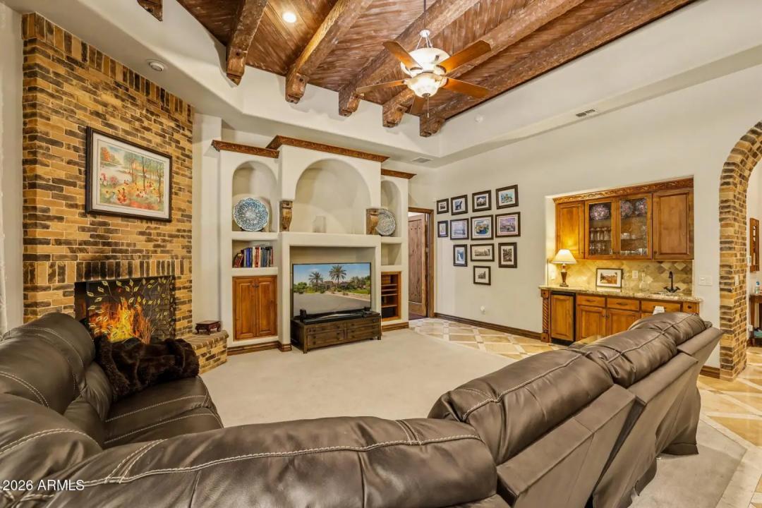Real Estate Picture 25