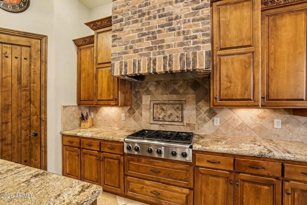 Real Estate Picture 17