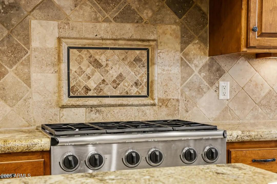 Real Estate Picture 18