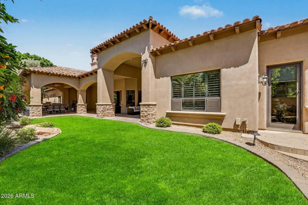 Real Estate Picture 4