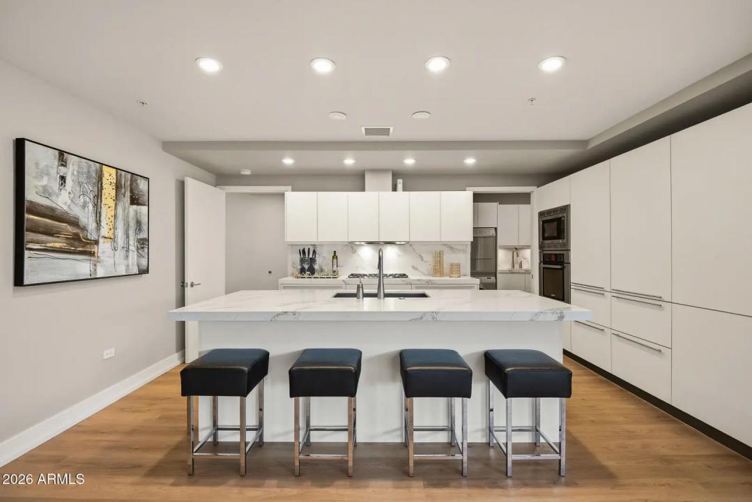 Real Estate Picture 24