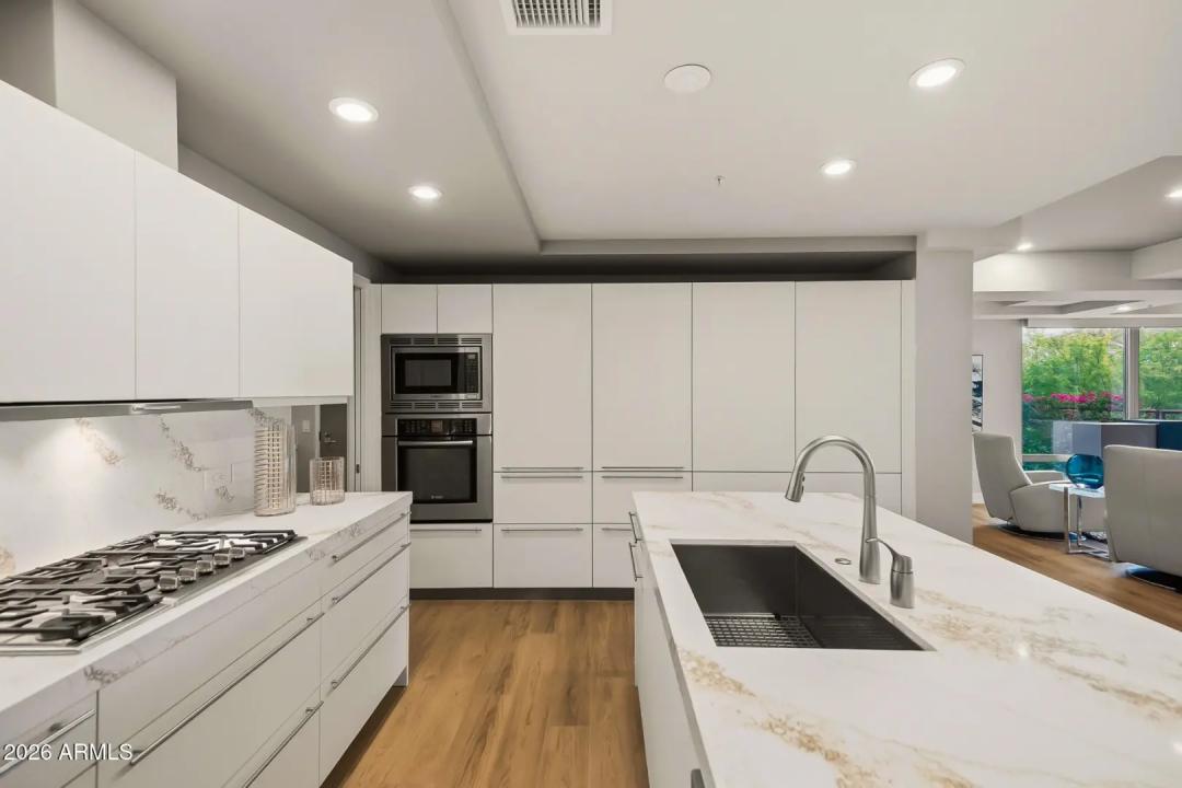 Real Estate Picture 32