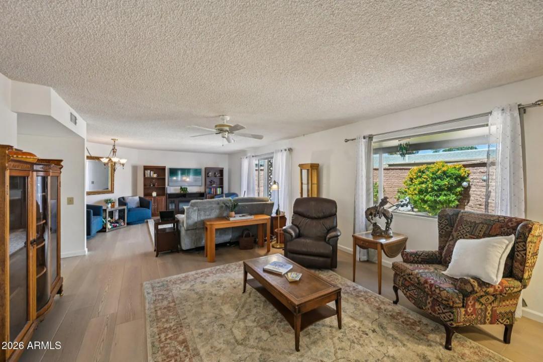 Real Estate Picture 14