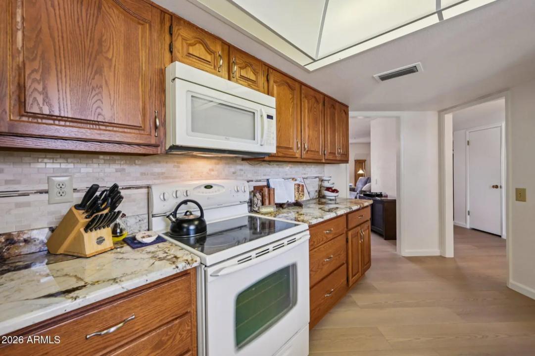 Real Estate Picture 8