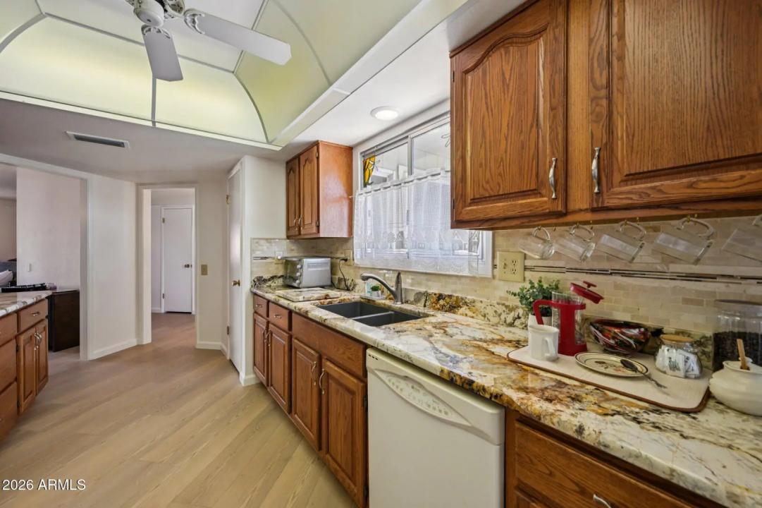 Real Estate Picture 9