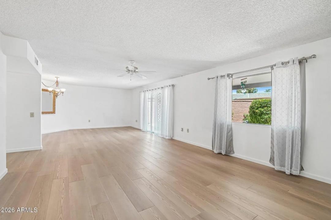 Real Estate Picture 12