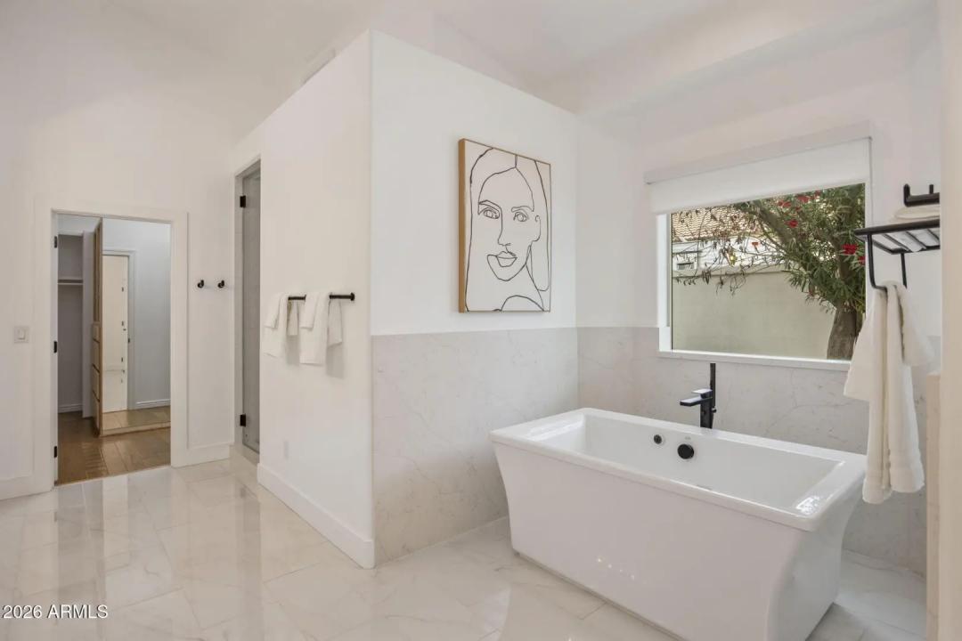 Real Estate Picture 24