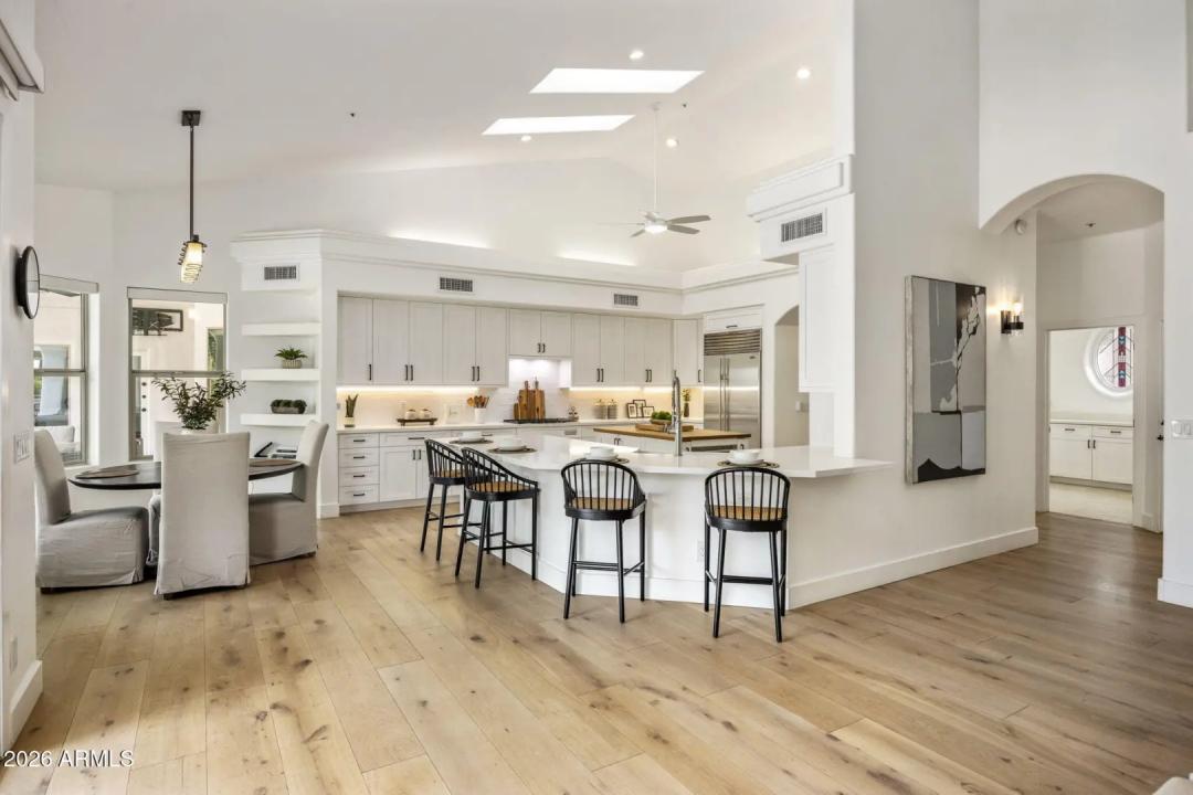 Real Estate Picture 11