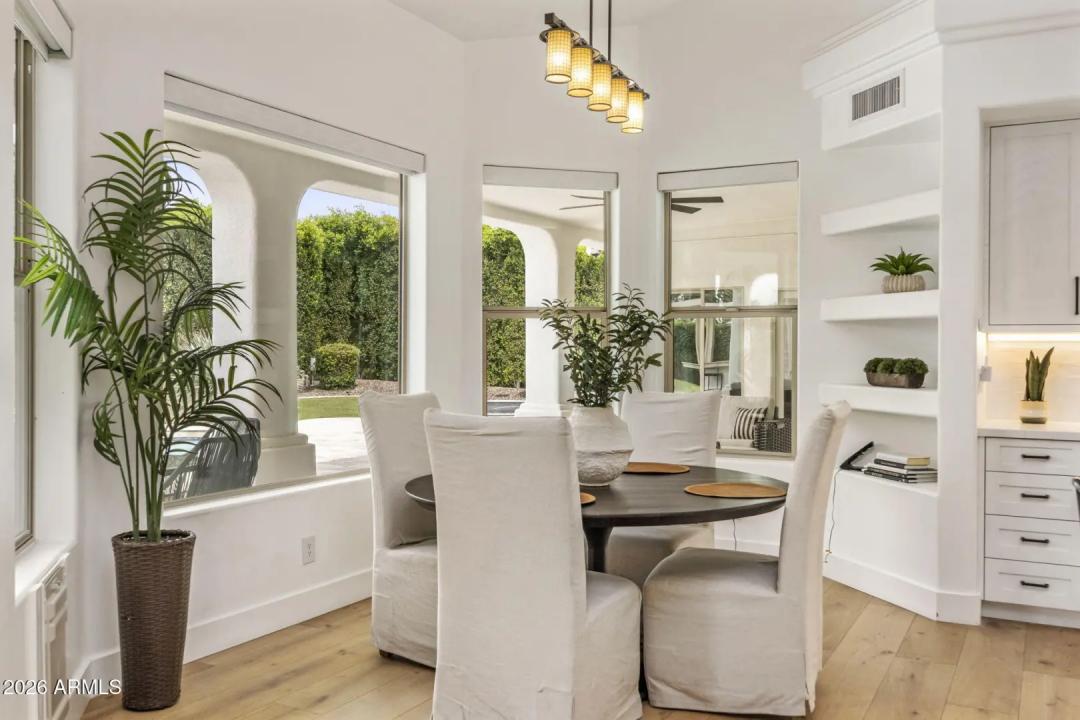 Real Estate Picture 14