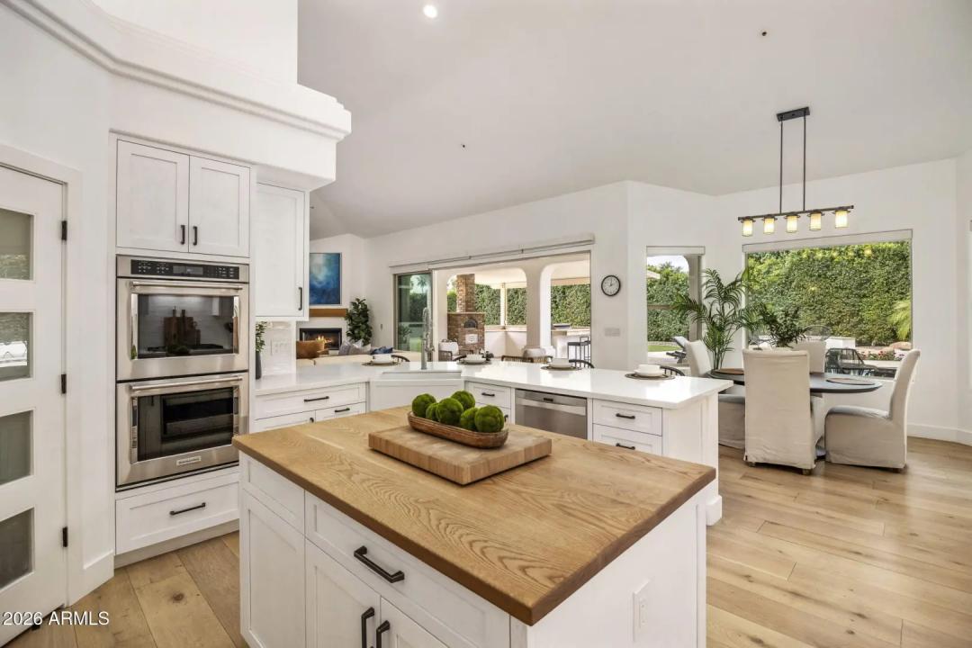 Real Estate Picture 12