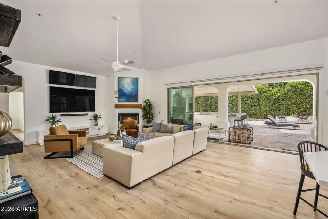 Real Estate Picture 16