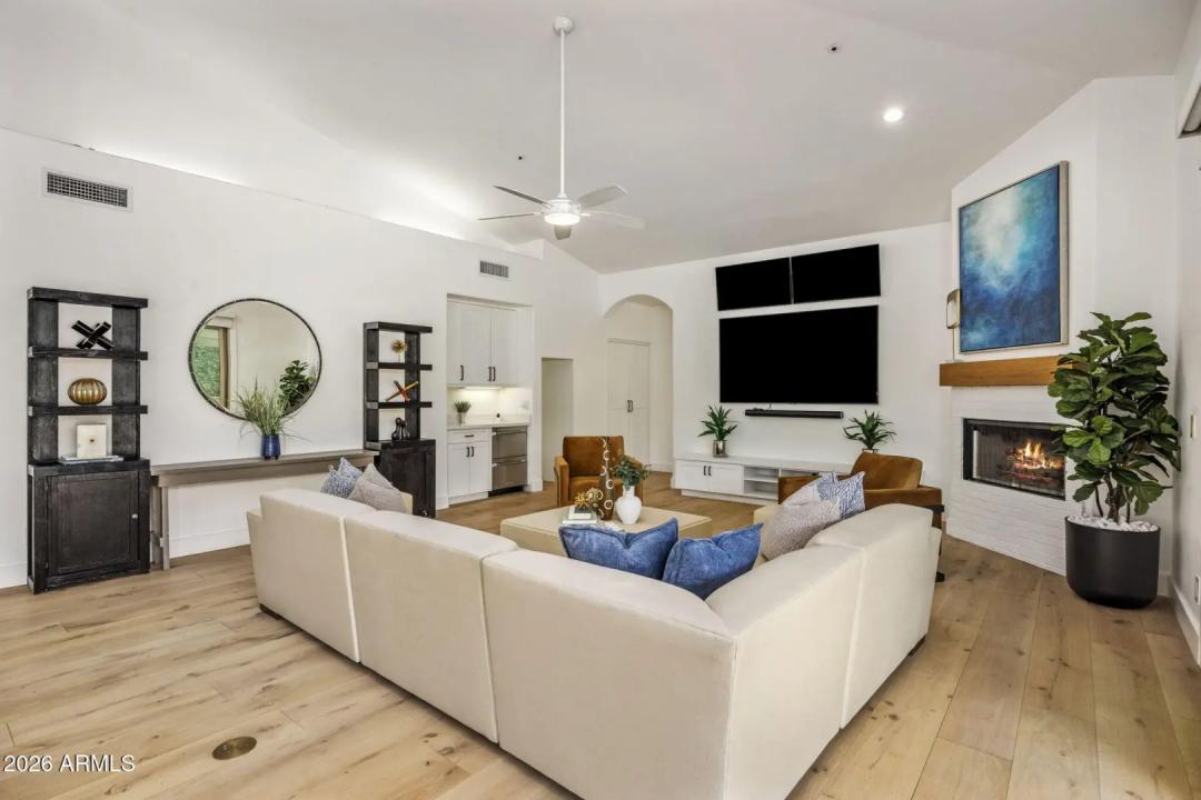 Real Estate Picture 17