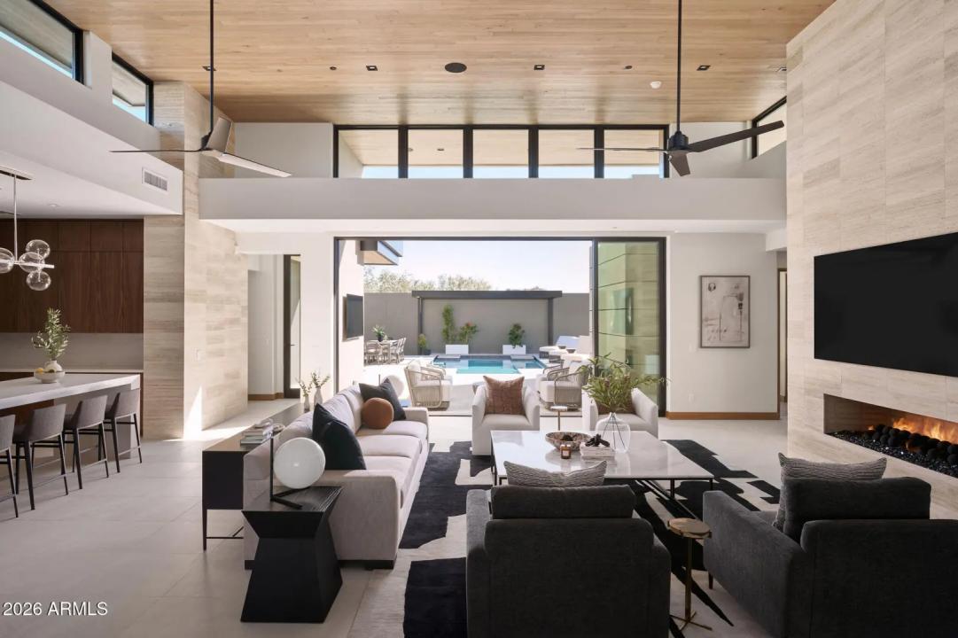 Real Estate Picture 4