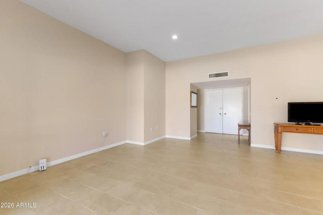 Real Estate Picture 4