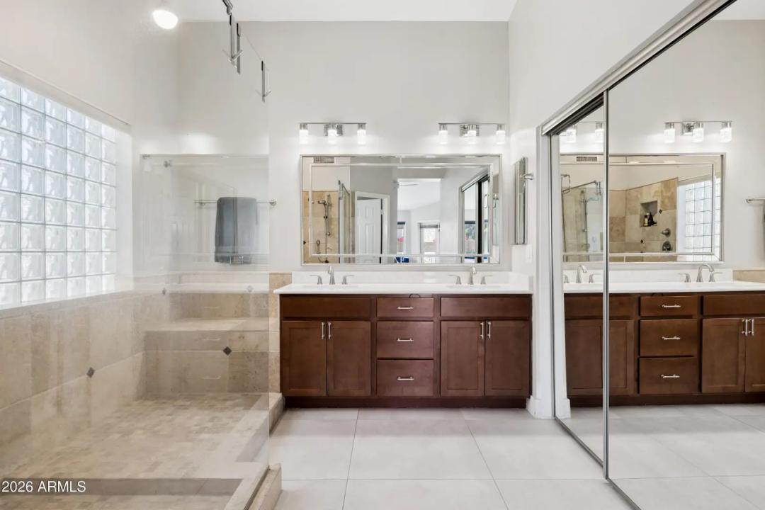 Real Estate Picture 24