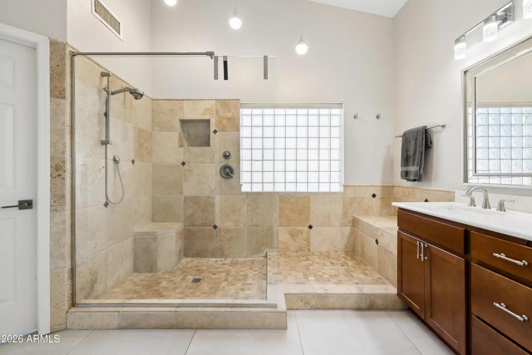 Real Estate Picture 25