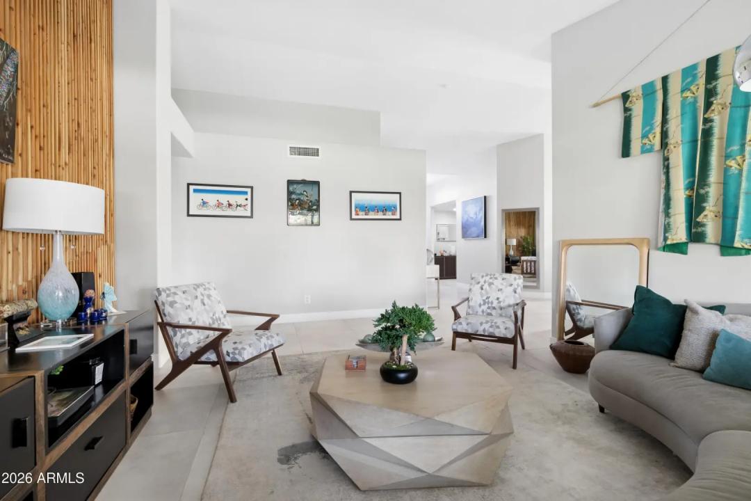 Real Estate Picture 5