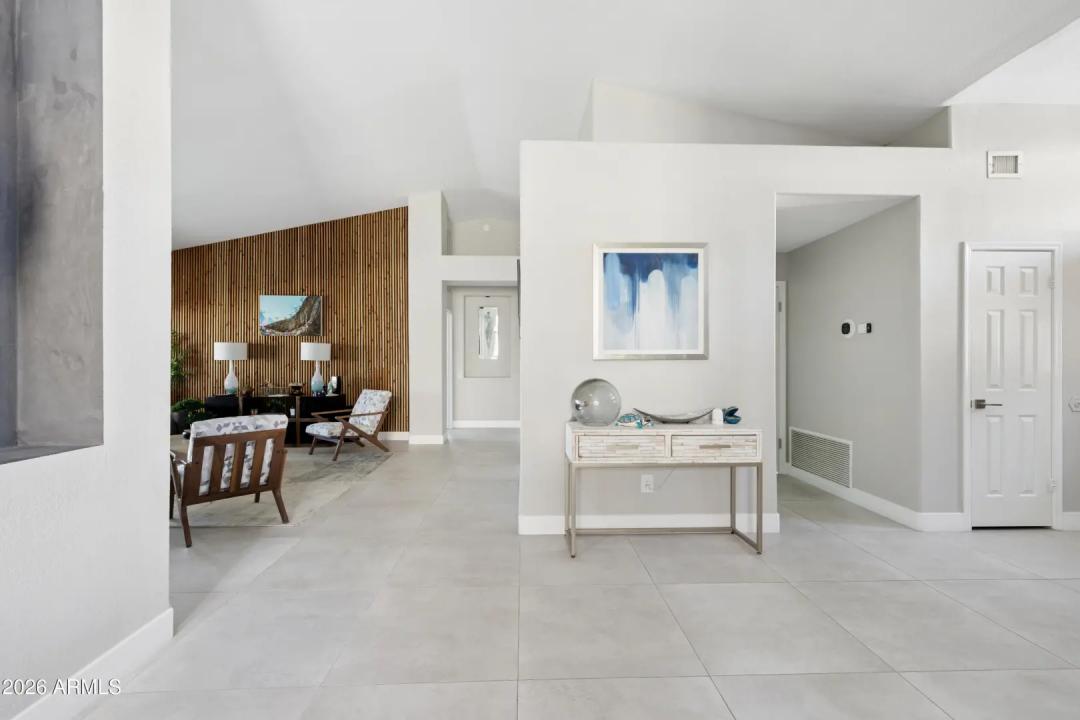 Real Estate Picture 4