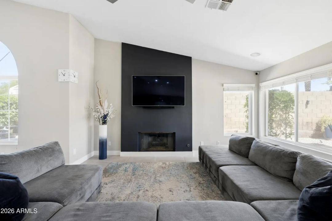 Real Estate Picture 12