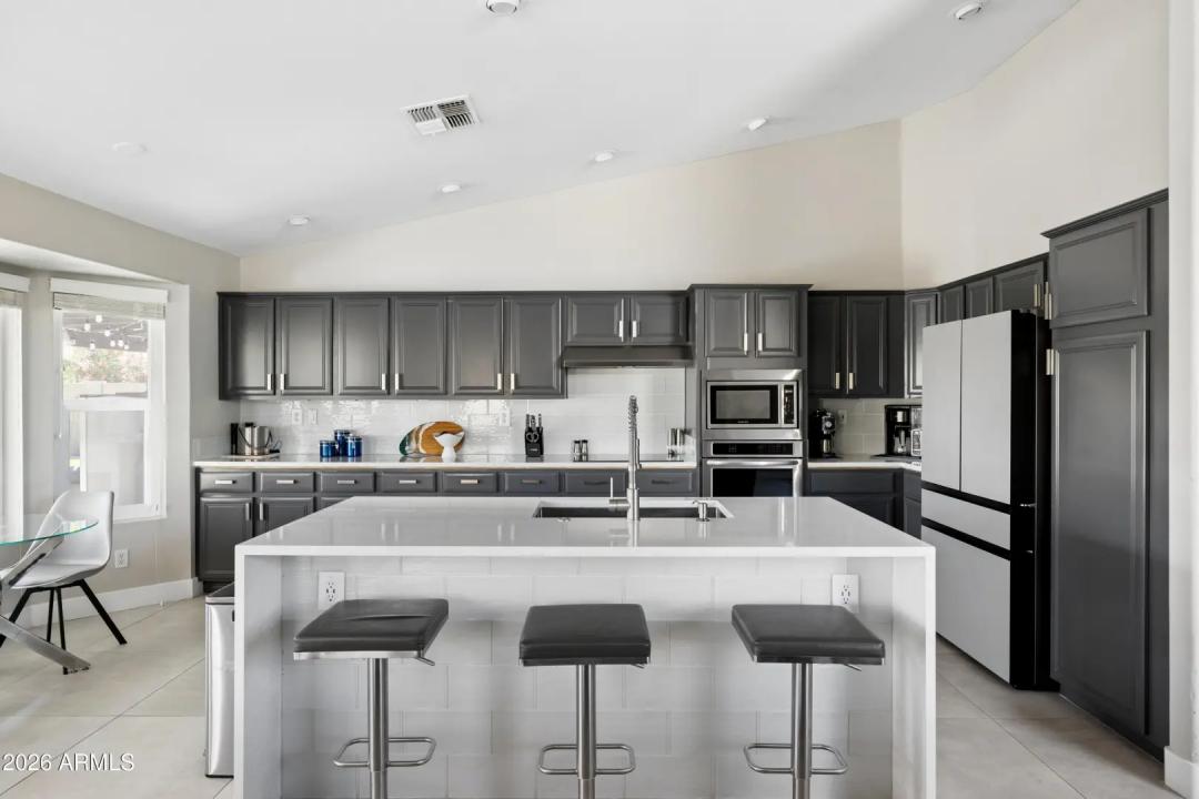 Real Estate Picture 18