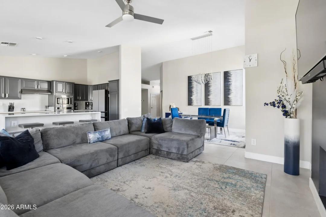 Real Estate Picture 11