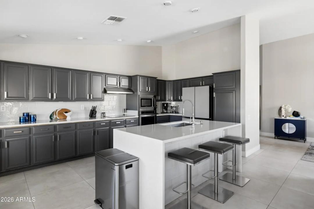 Real Estate Picture 17