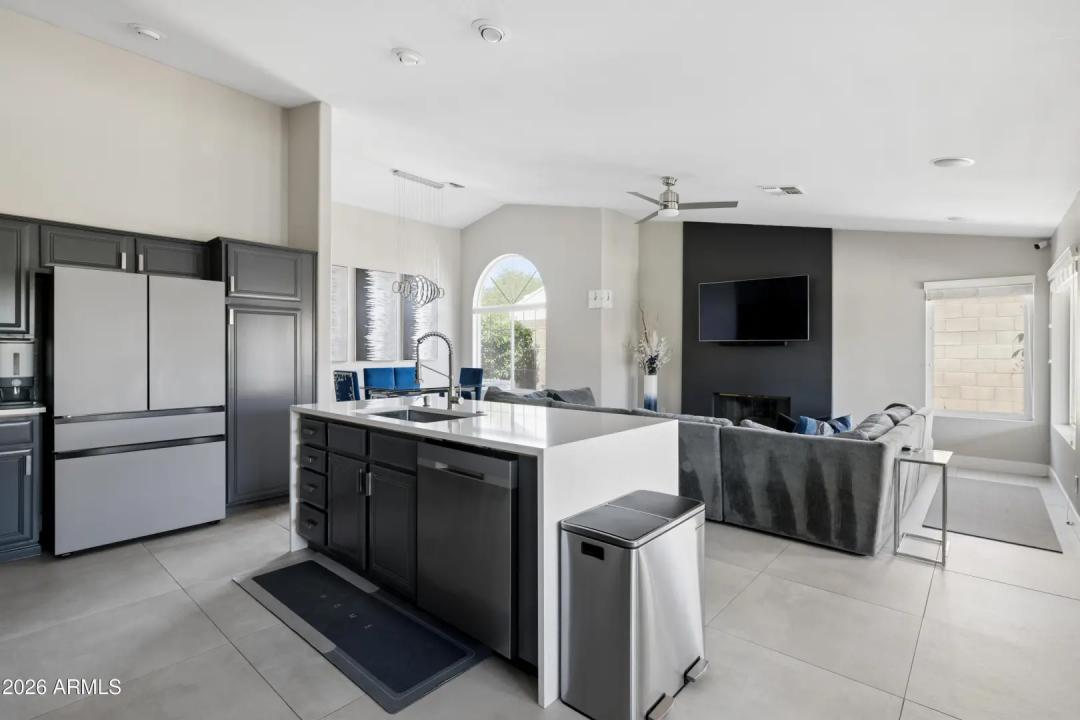 Real Estate Picture 14