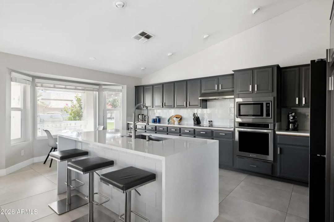 Real Estate Picture 15