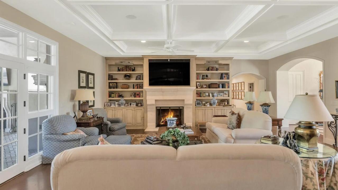 Real Estate Picture 7