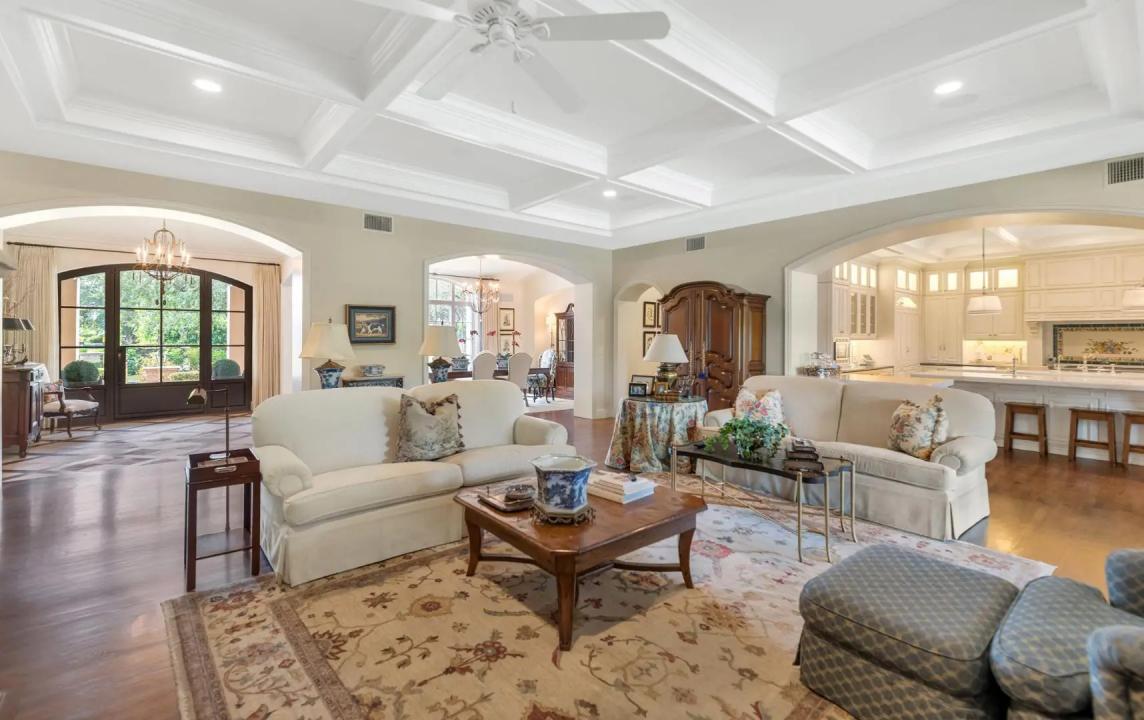 Real Estate Picture 11