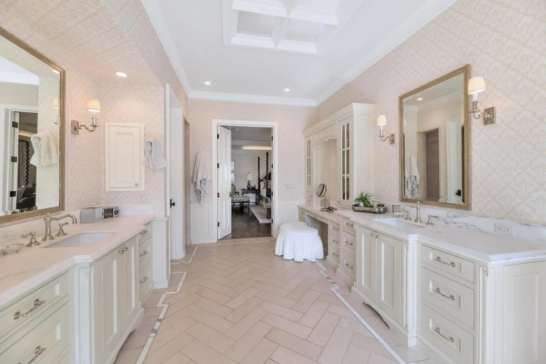 Real Estate Picture 12