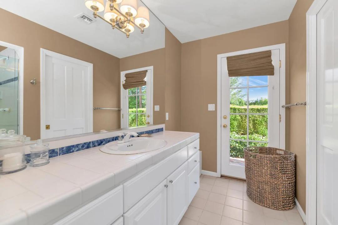 Real Estate Picture 33