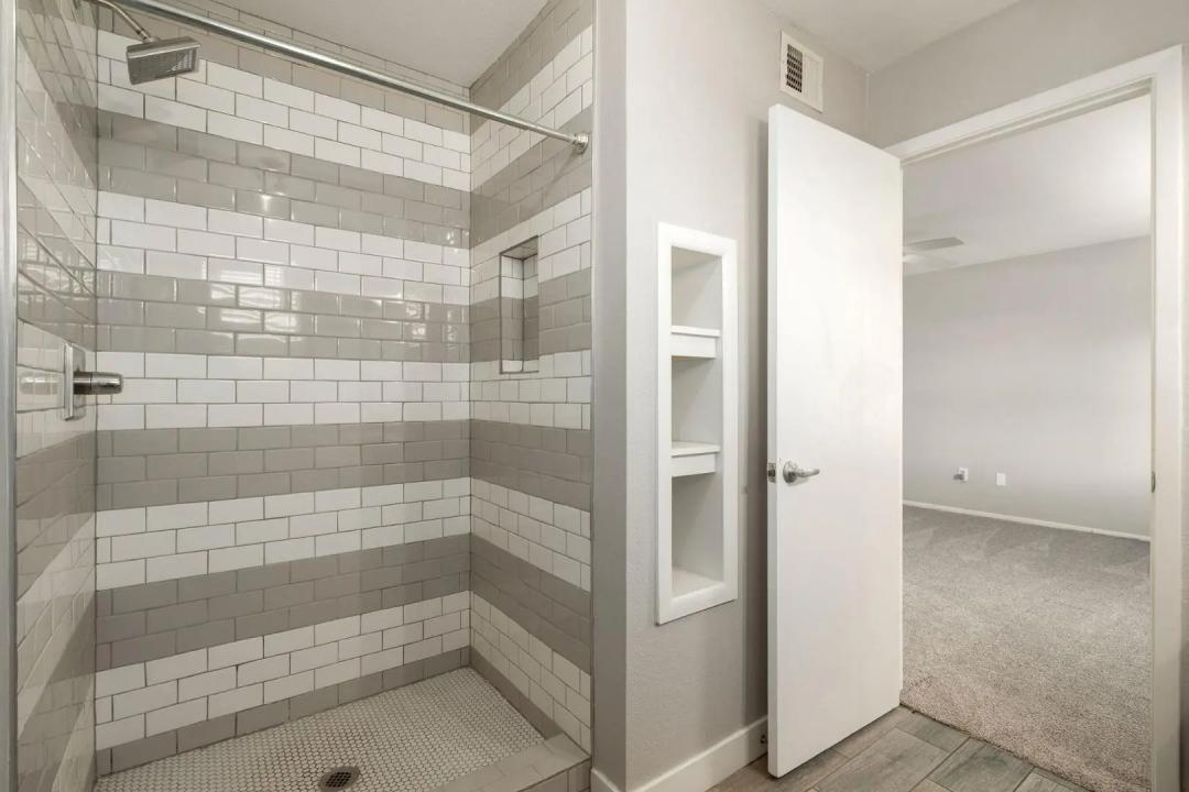 Real Estate Picture 12