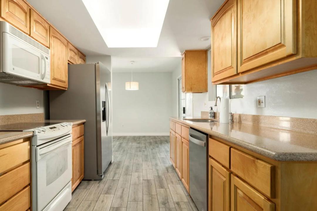 Real Estate Picture 17