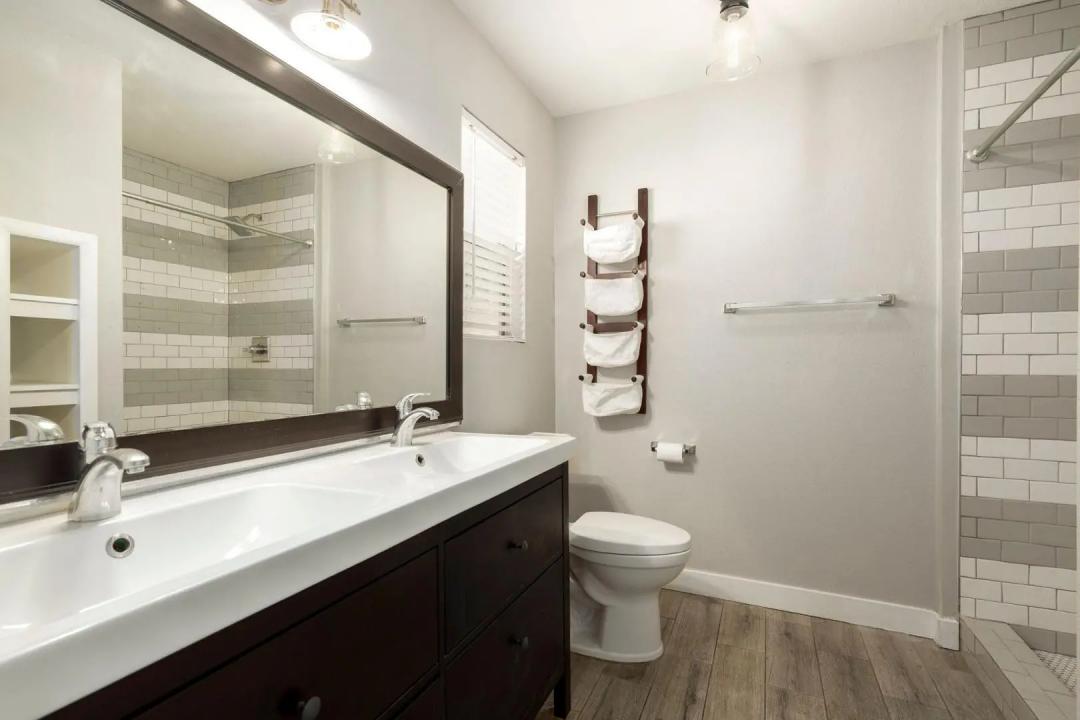 Real Estate Picture 23