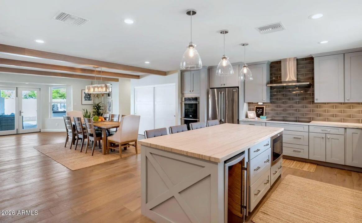 Real Estate Picture 4