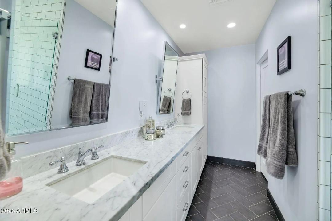 Real Estate Picture 14