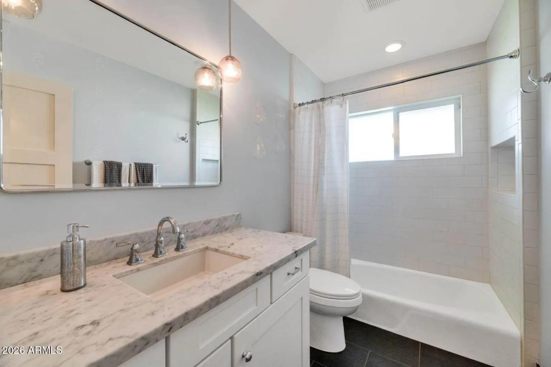 Real Estate Picture 13