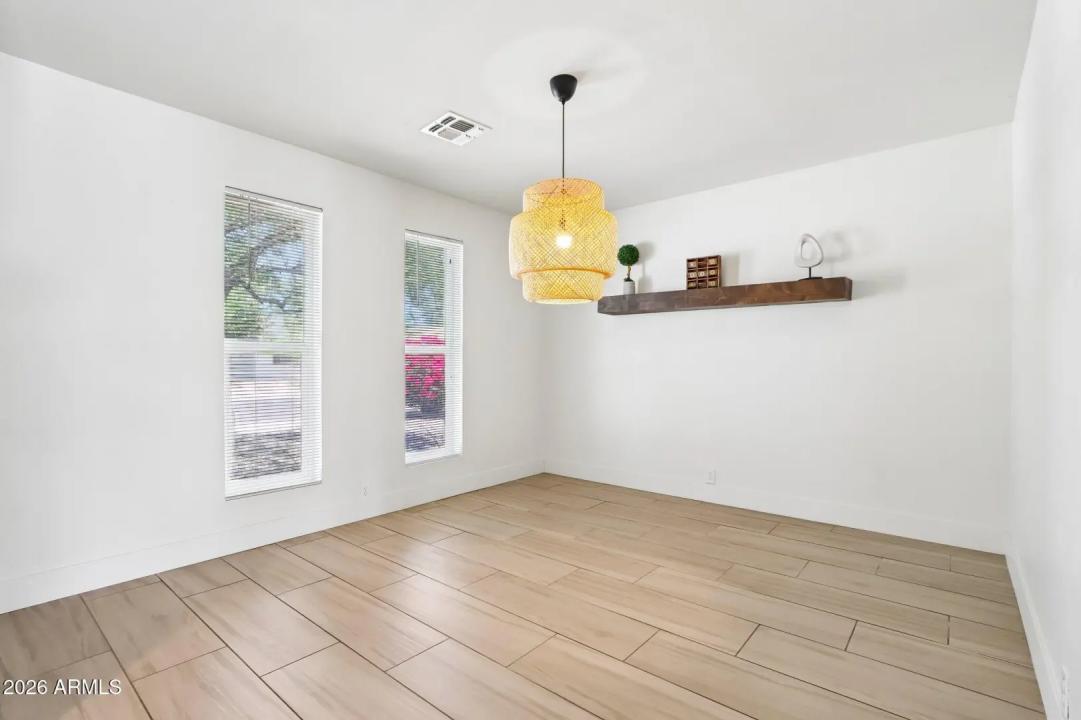 Real Estate Picture 8