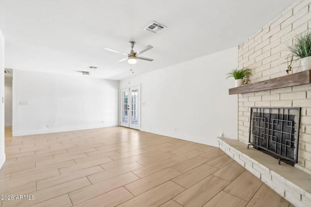 Real Estate Picture 11