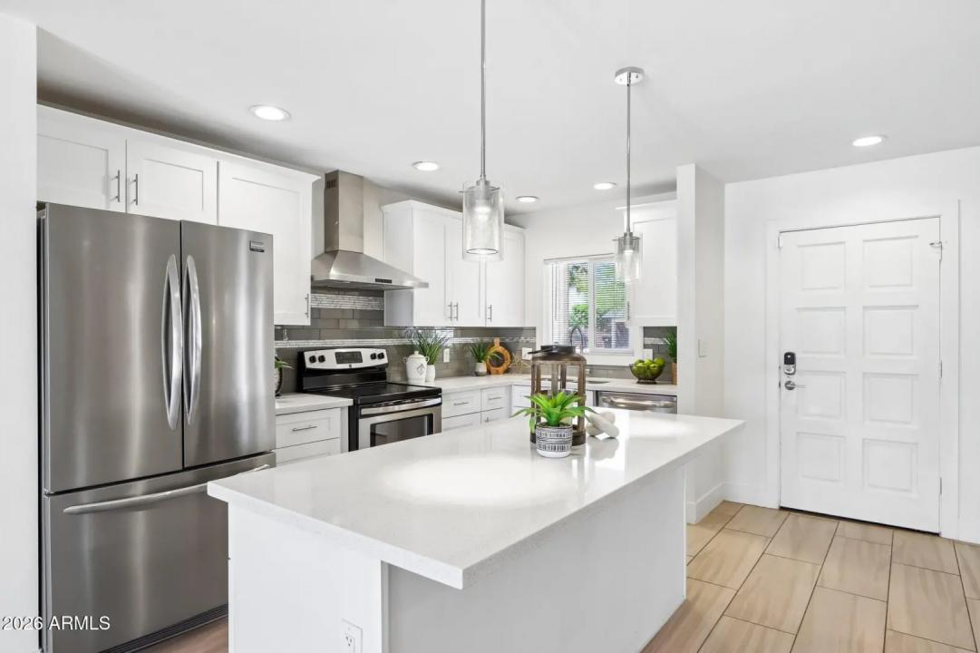 Real Estate Picture 4