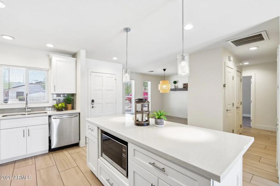Real Estate Picture 6