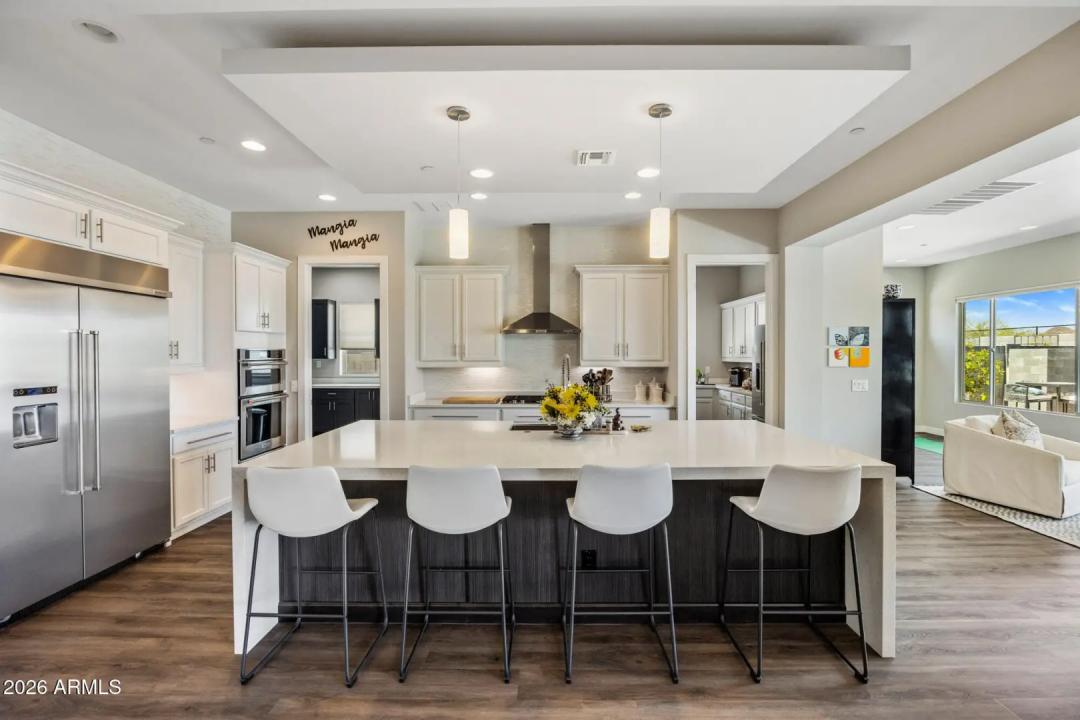 Real Estate Picture 4