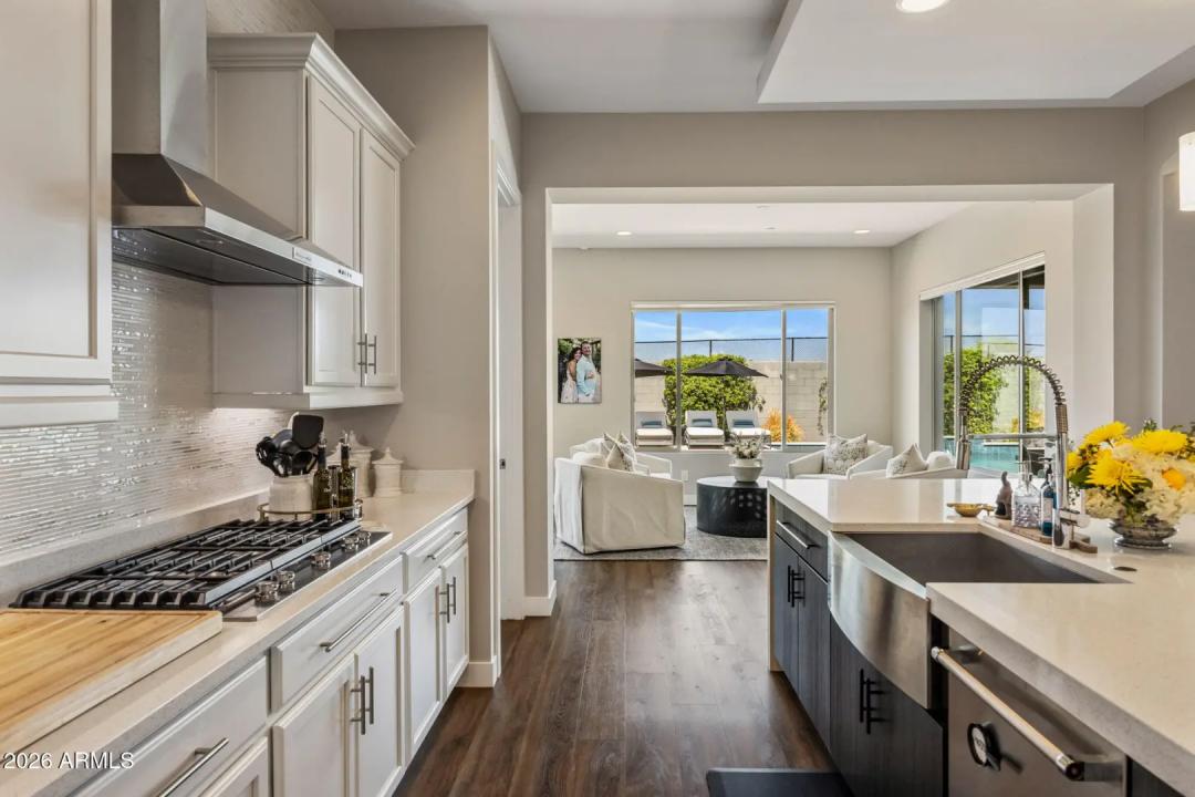 Real Estate Picture 14