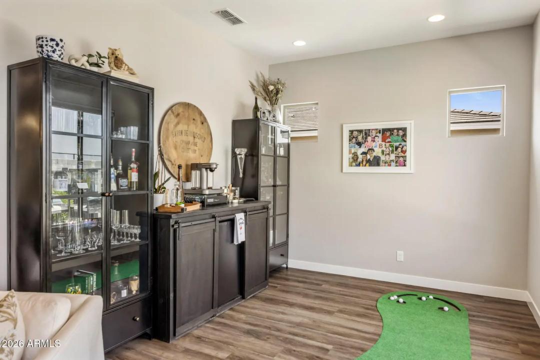 Real Estate Picture 18