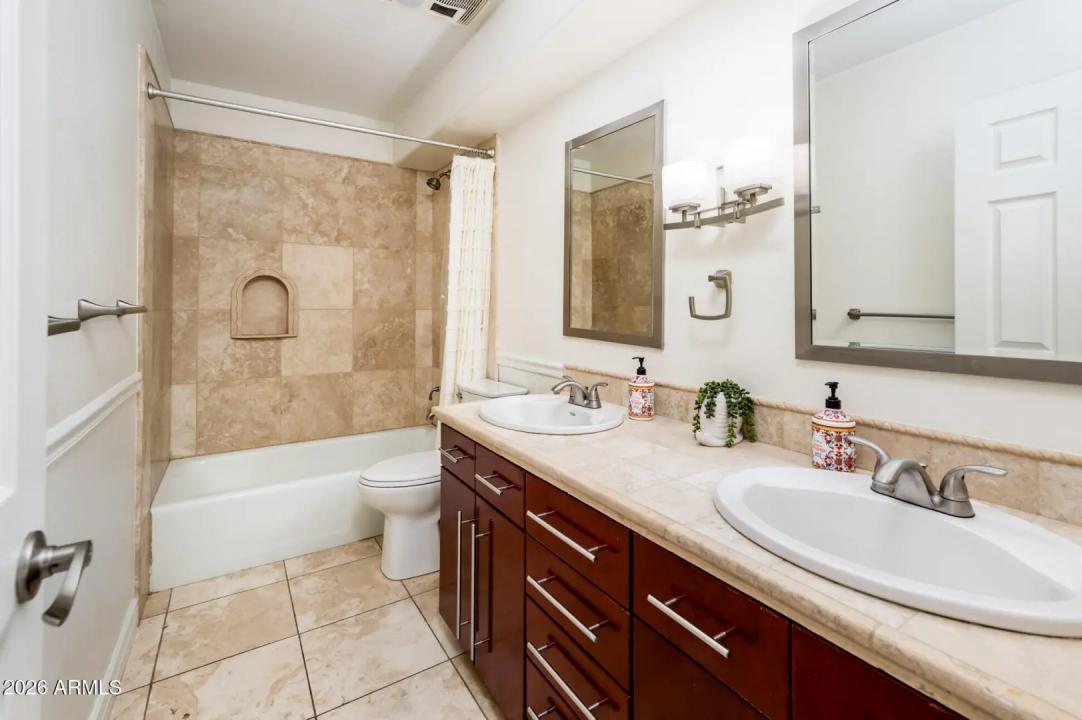 Real Estate Picture 50