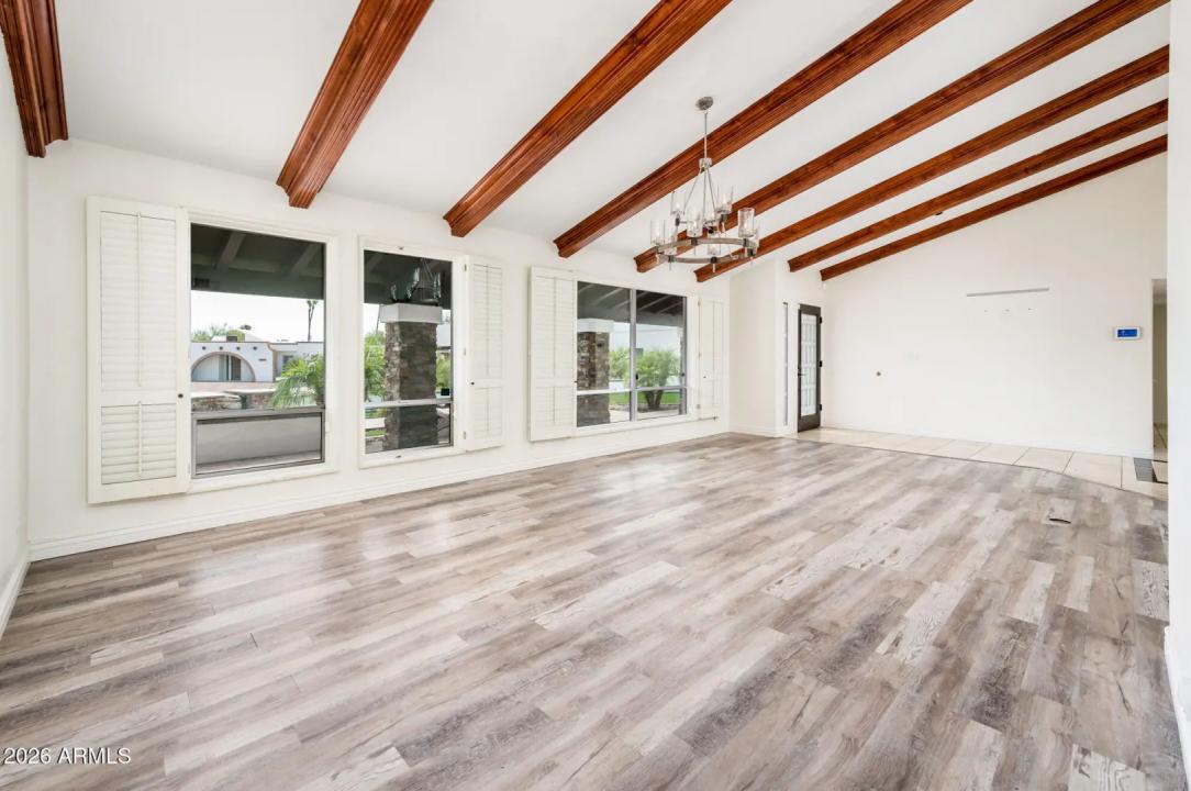 Real Estate Picture 11