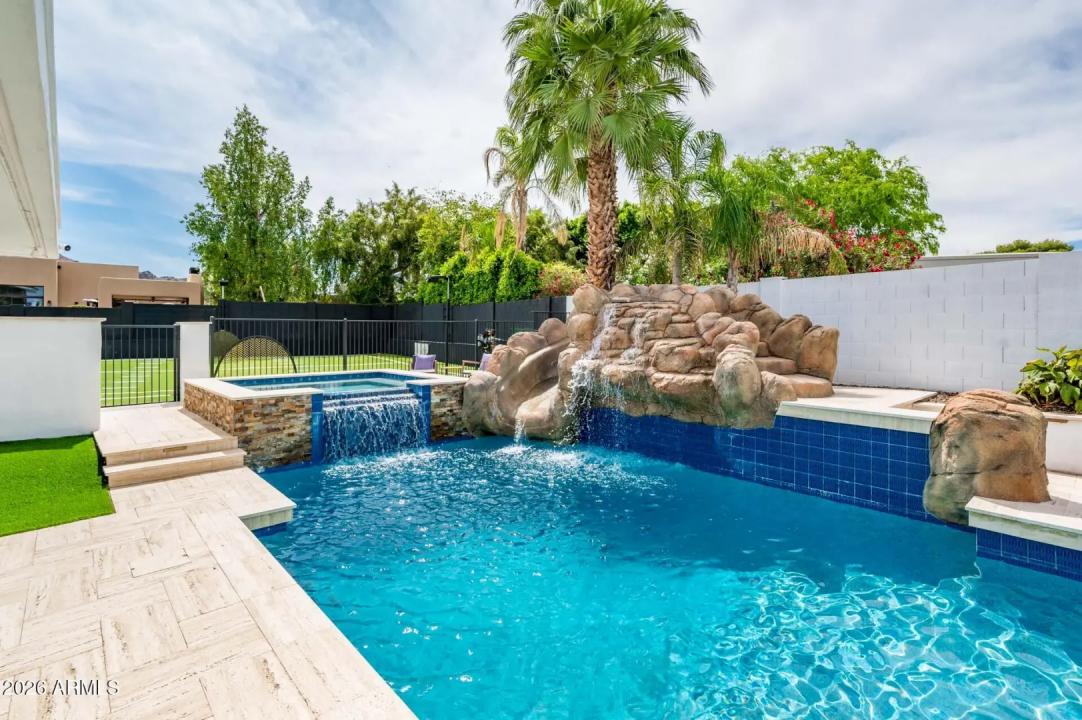 Real Estate Picture 50