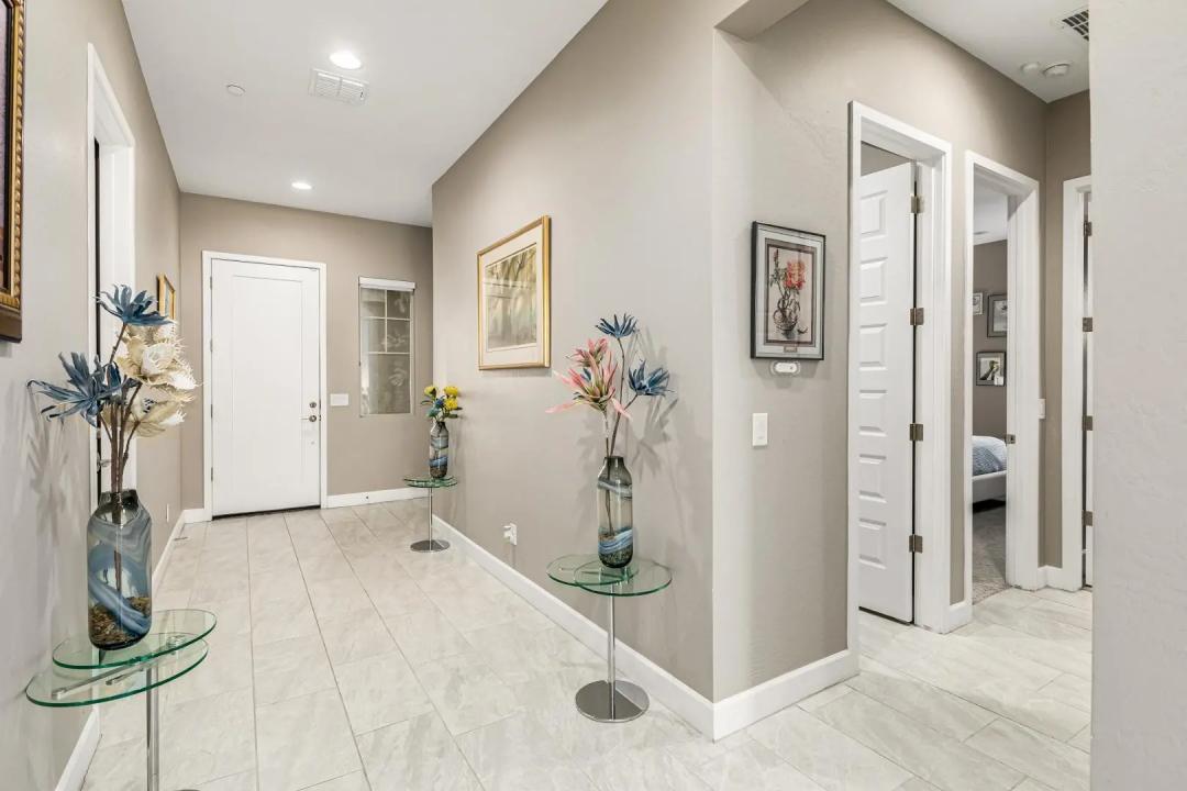 Real Estate Picture 7