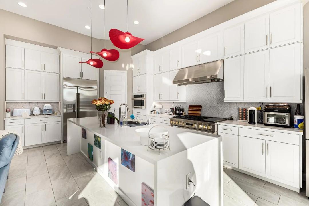 Real Estate Picture 15